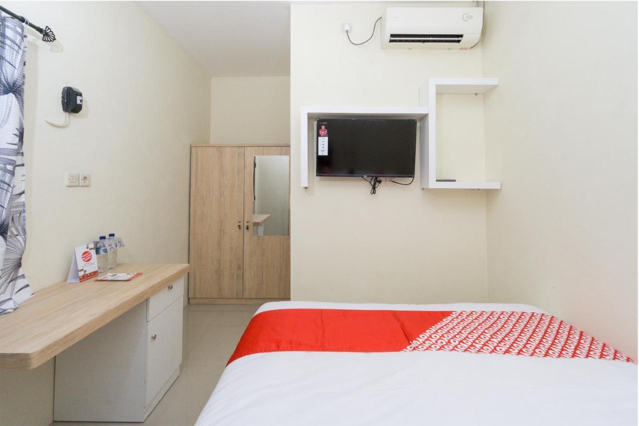 Oyo 1542 Yessy Mansion Hotel Ngabean Exterior foto