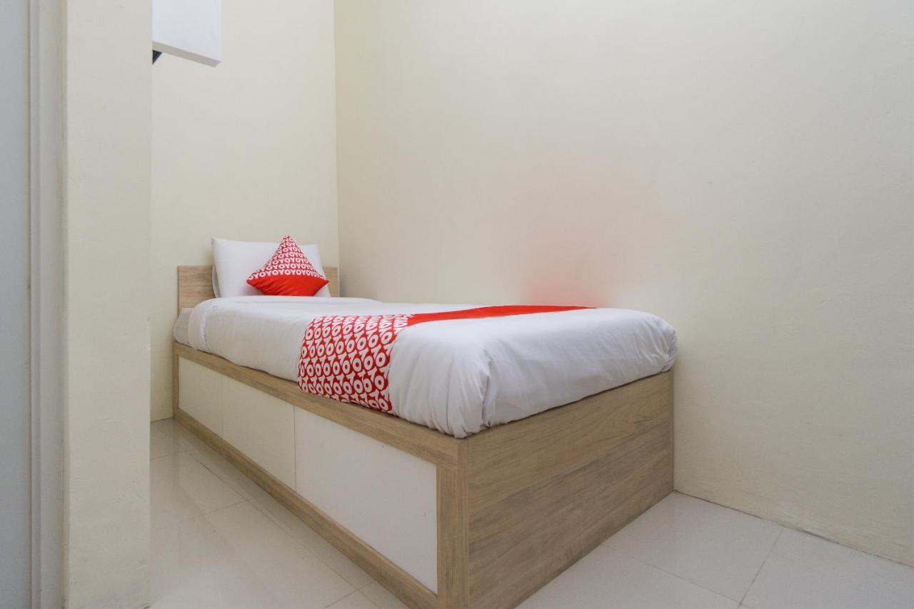 Oyo 1542 Yessy Mansion Hotel Ngabean Exterior foto