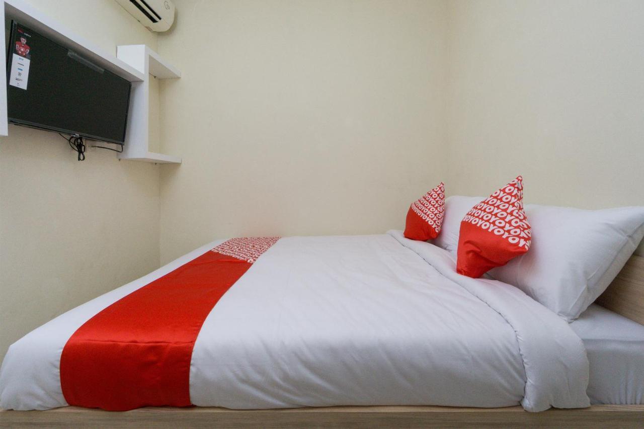 Oyo 1542 Yessy Mansion Hotel Ngabean Exterior foto