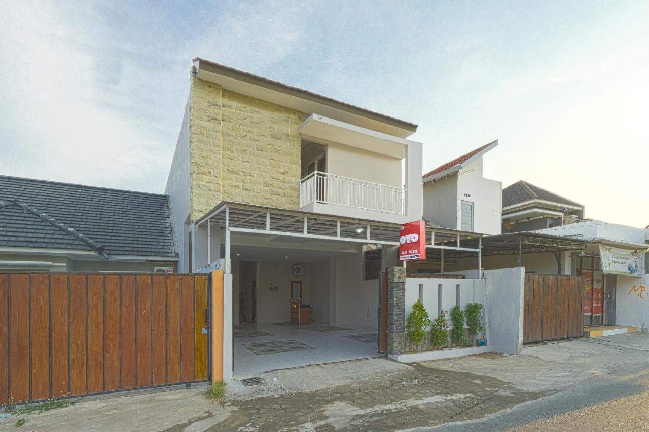 Oyo 1542 Yessy Mansion Hotel Ngabean Exterior foto