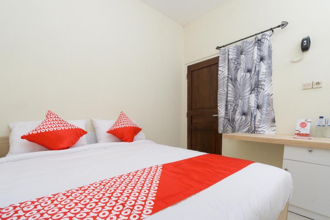 Oyo 1542 Yessy Mansion Hotel Ngabean Exterior foto